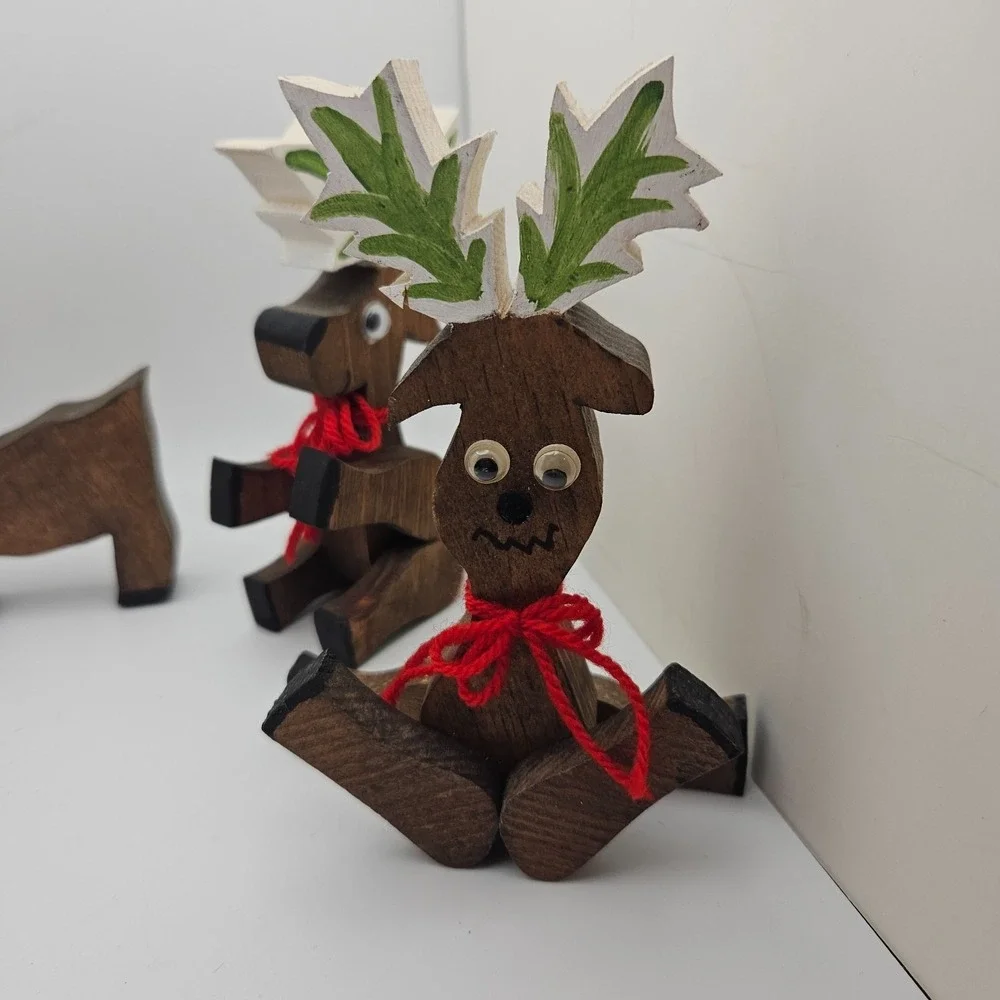 Vintage Wooden Reindeer Christmas Figurines Set of 4‎ Hand Painted Folk Art